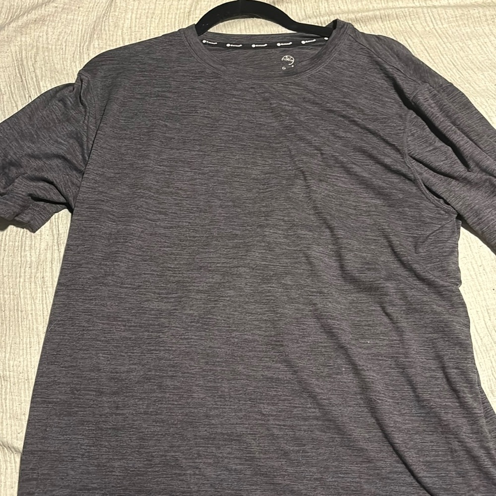 Men’s M Gaiam tshirt